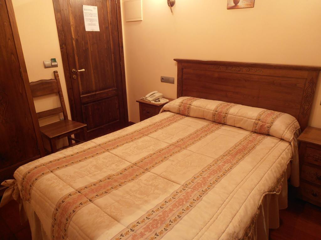 Hostal Virgen De La Encina Ponferrada Rom bilde